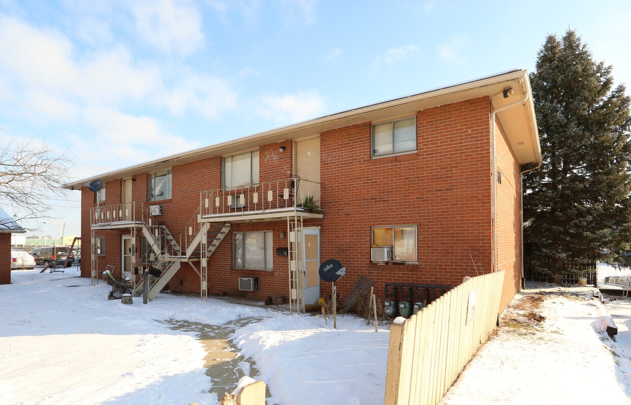 Primary Photo - 4688-4678 Hilton Ave