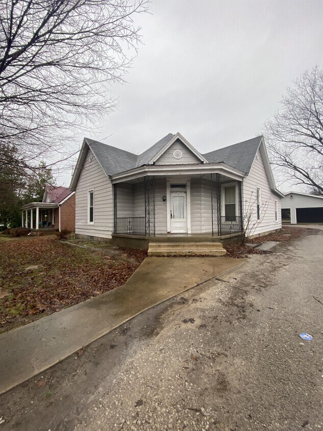 Primary Photo - 137 S Main St