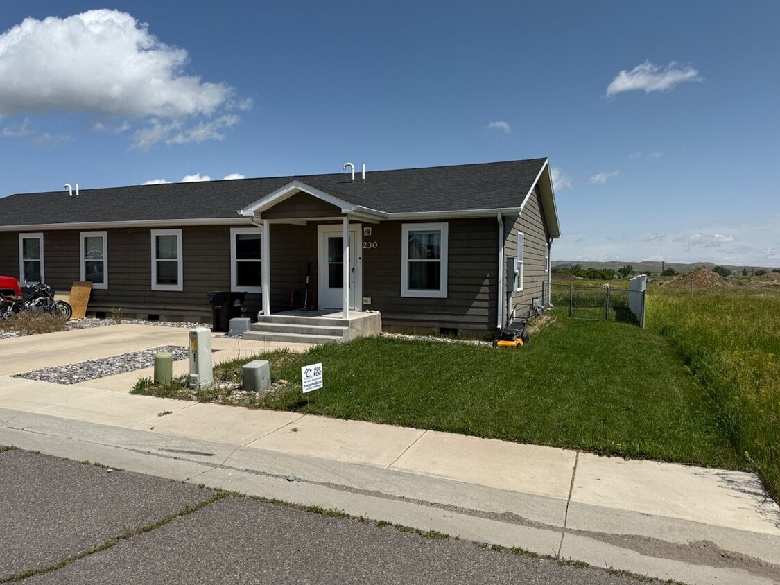 Primary Photo - 220 Riverwood Dr