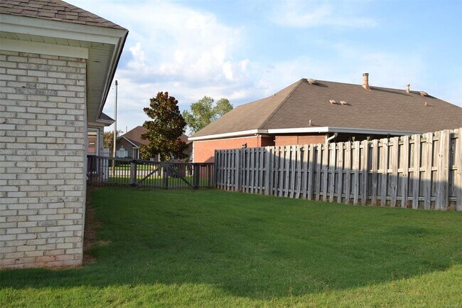 Foto del edificio - 6942 Heathermoore Loop