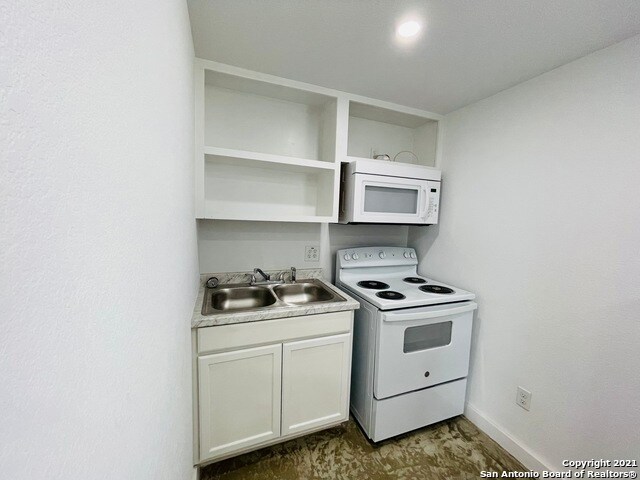 Building Photo - 2203 El Paso St