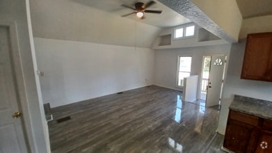 Building Photo - 2265 Avondale Ave