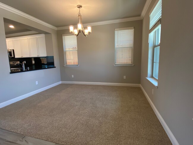 Building Photo - 518 Lupine Dr