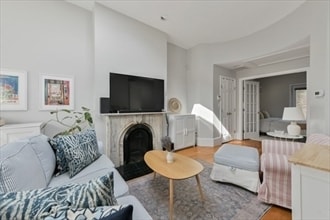 Building Photo - 219 W Newton St