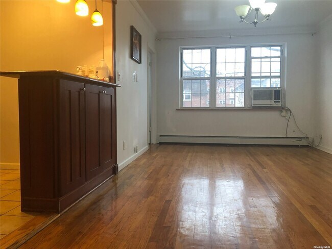 Foto del edificio - 45-41-45163 163rd St