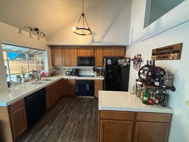 Building Photo - COMING SOON! 3-Bedroom Single-Story Home w...
