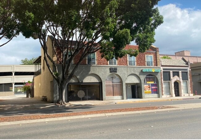 Building Photo - 2561 E Colorado Blvd