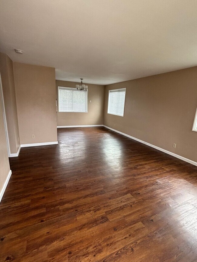 Foto del edificio - Spring Special! $500 Off of First Month's Rent! Only 2 Miles to OSU!!