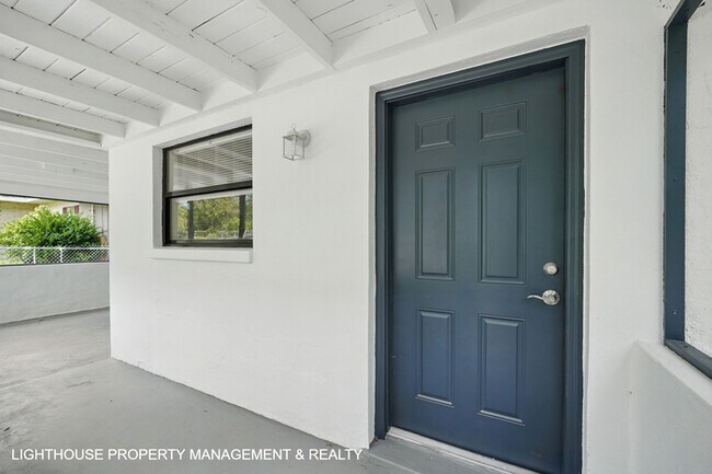 Foto del edificio - Renovated 3 Bed/2 Bath Home with Den & Off...