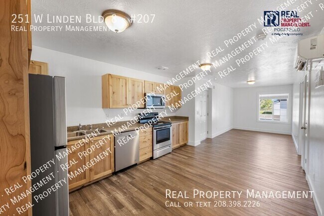 Building Photo - 251 W Linden Ave