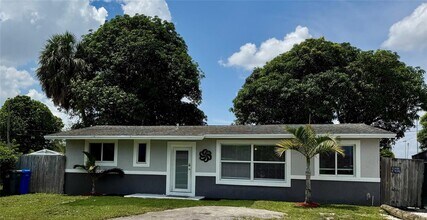 Building Photo - 3120 SW 35th Ave
