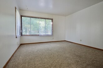 Building Photo - 407 4th Ave E