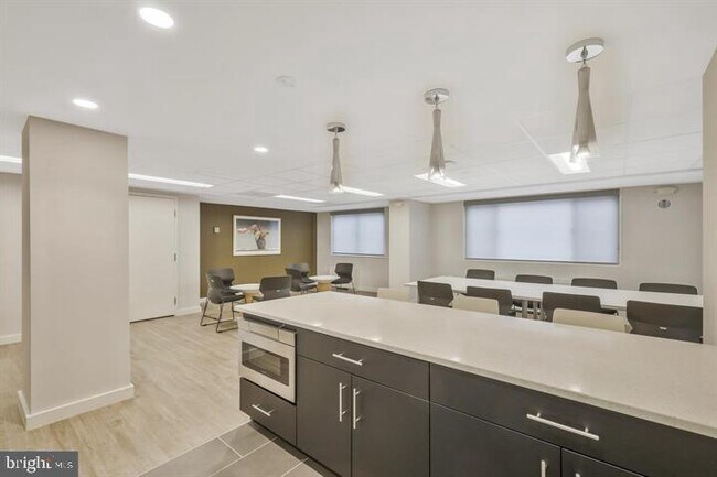 Foto del edificio - 2500 N Van Dorn St