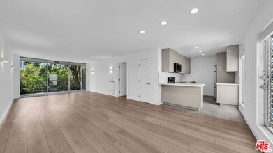 Building Photo - 305 San Vicente Blvd