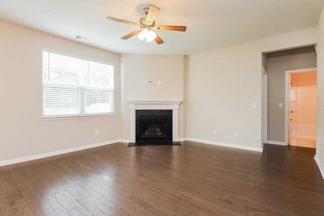 Building Photo - 817 Neosho Ct