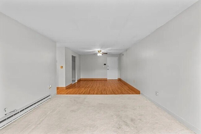 Foto del edificio - 1321 Worcester Rd