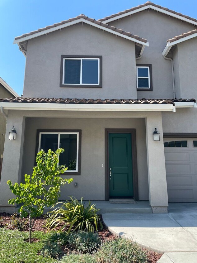 Foto principal - Newly Built 4 Bedroom 3 Bath Home