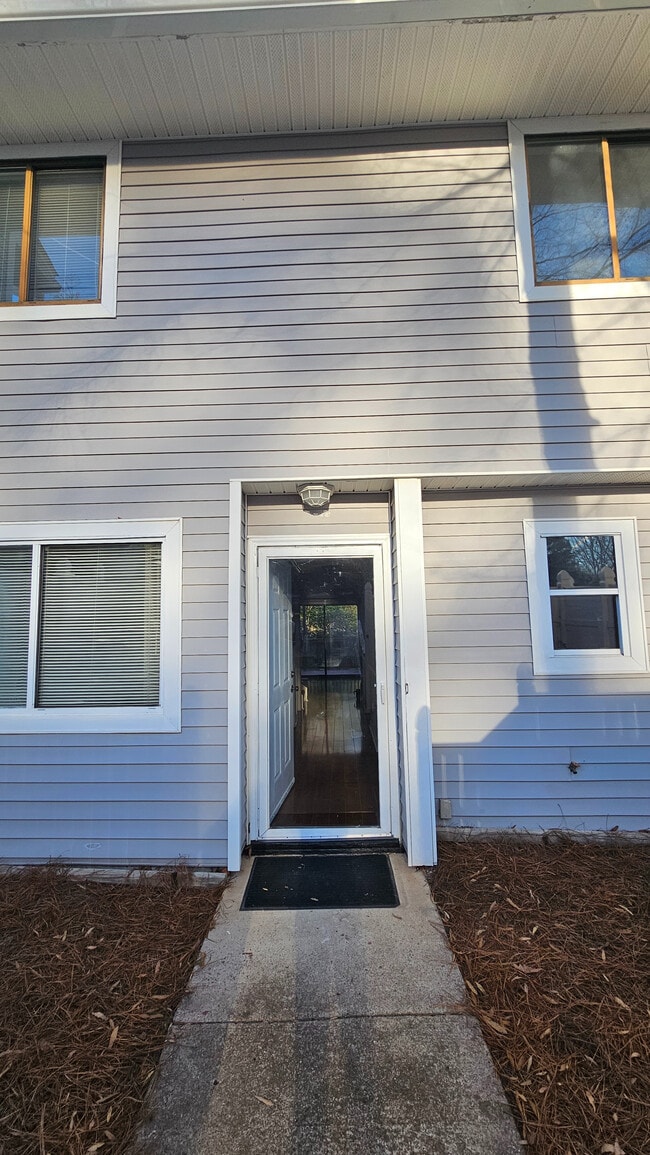 Foto del edificio - Room in Townhome on Sandy Creek Dr