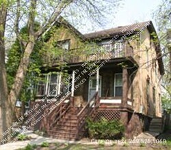 Building Photo - 736 E Johnson St