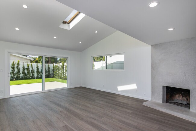Building Photo - 23030 Dolorosa St