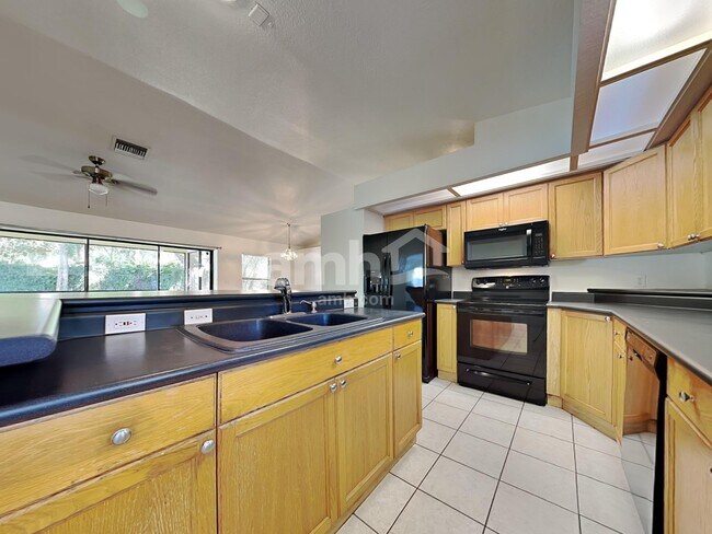 Foto del edificio - 234 Bryan Oak Ave