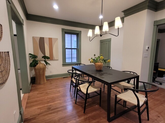 Building Photo - Beautifully renovated home in the highly d...