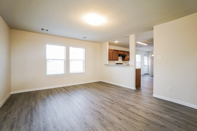 Foto del edificio - 2402 Connors Path Ct