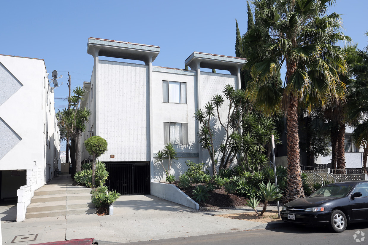 Primary Photo - 520 N. Hayworth