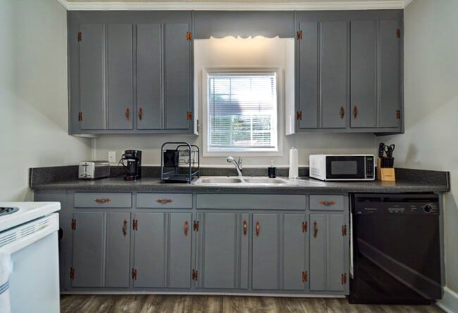 Building Photo - 401 Kingwood Dr