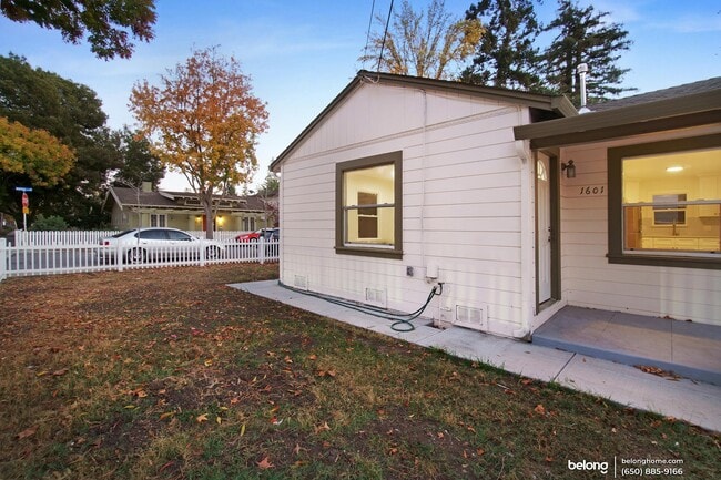 Building Photo - 1601 Villa St