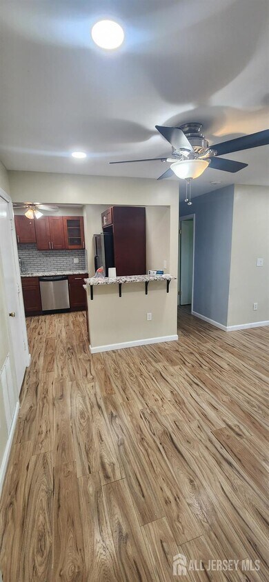 Foto principal - 420 College Dr