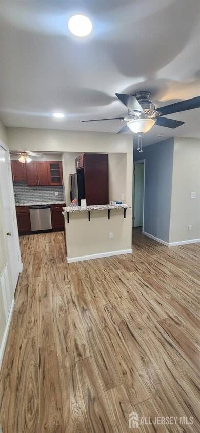 Primary Photo - 420 College Dr