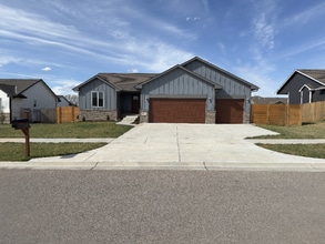 Building Photo - 920 E Bellows St