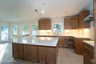 Building Photo - 22 1/2 Fancher Court Unit