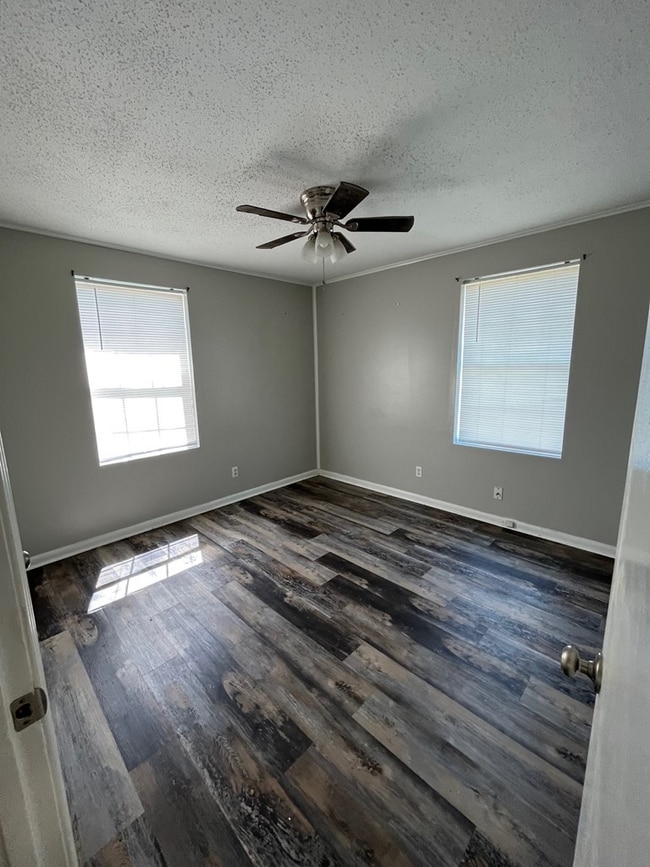 Foto del edificio - 817 County Farm Rd