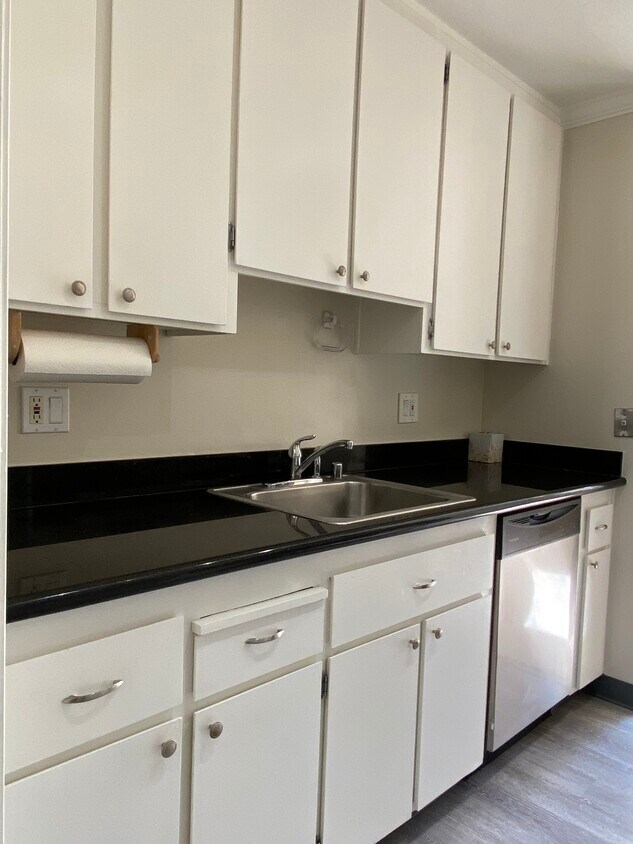 Kitchen - 777 San Antonio Rd