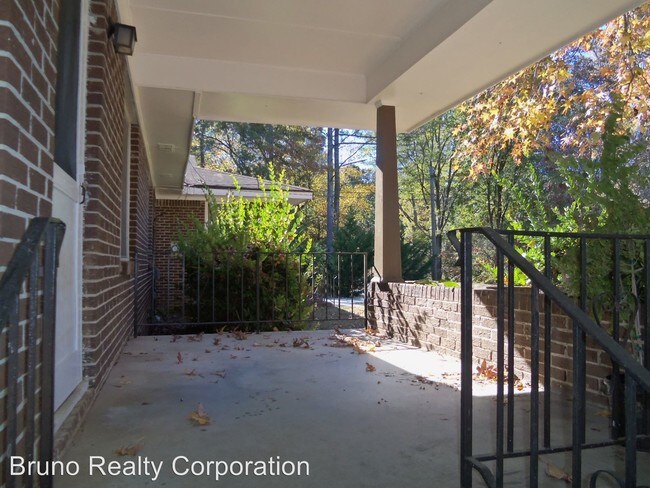 Foto del edificio - 8227 Lakeview Dr SW
