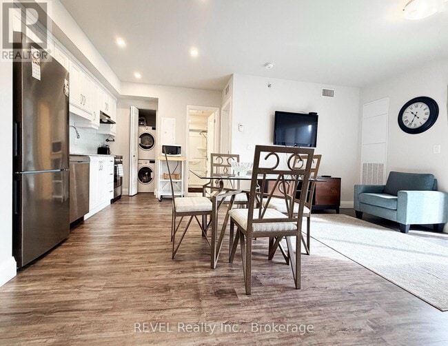 Building Photo - 5698 Main St