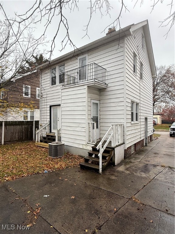 Building Photo - 19600 Pasnow Ave