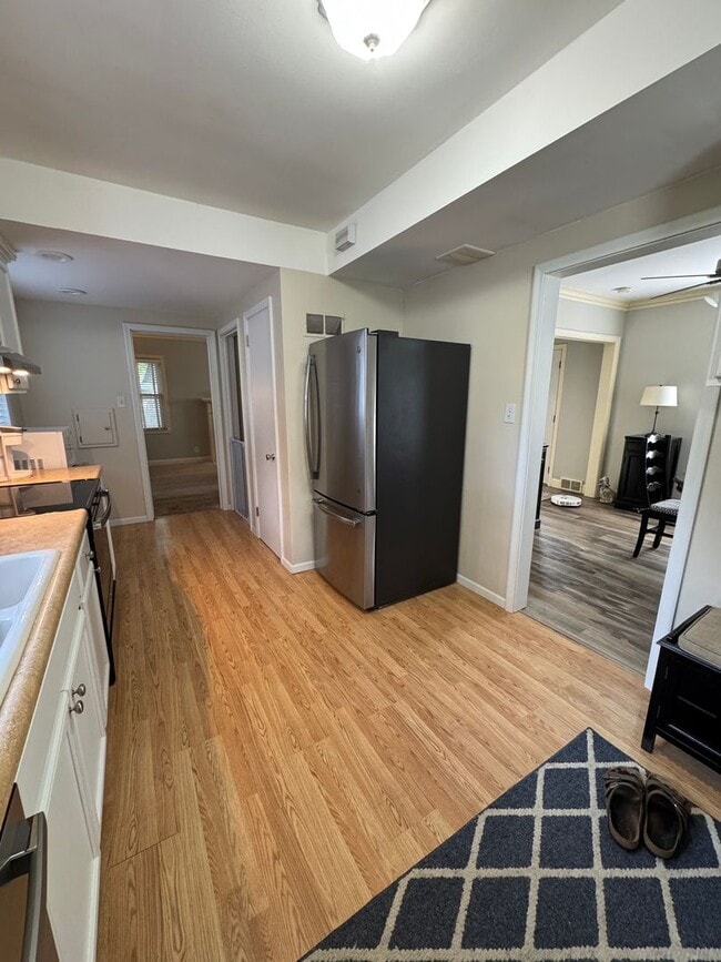 Building Photo - Richfield 3 bed 2 bath easy freeway access...