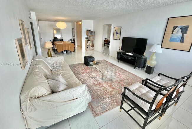 Foto del edificio - 9225 Collins Ave