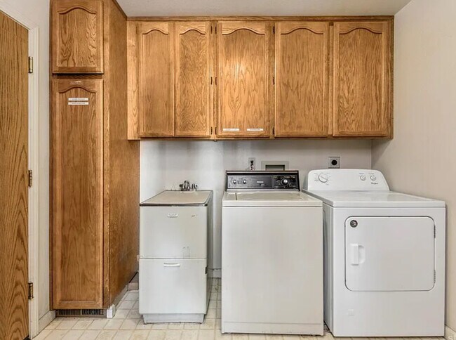 Foto del edificio - Available now