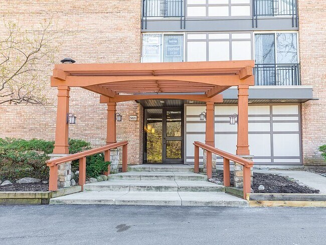 Front Entry - 5820 Oakwood Dr