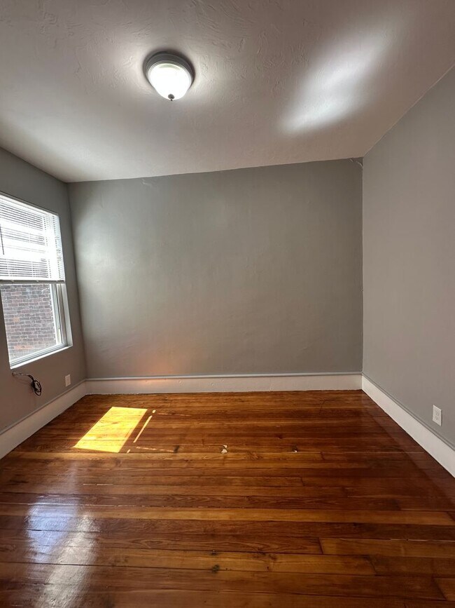 Building Photo - 82 Bragdon St