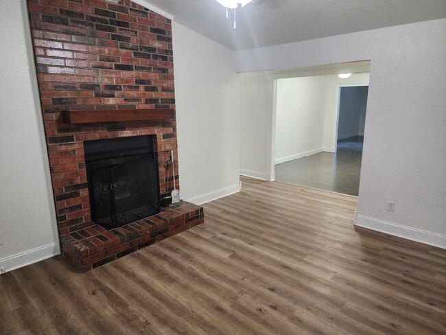 Foto del edificio - 807 S Jones Ln