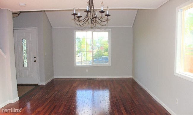 Building Photo - 4 br, 3 bath House - 6091 SE Green Ct