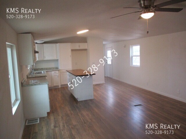 Foto del edificio - 2 Bedroom 2 Bath-8280 S Sandario Rd-OWNER/...