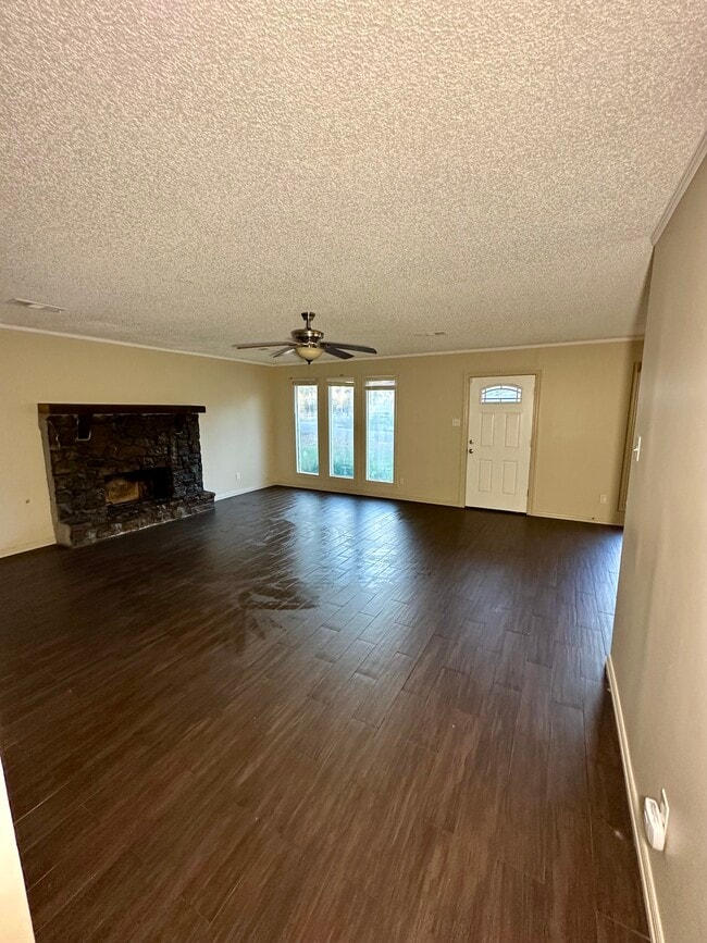Living Room - 500 N 46th St