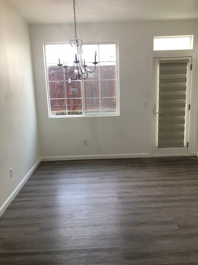 Building Photo - 705 Ferrier Way