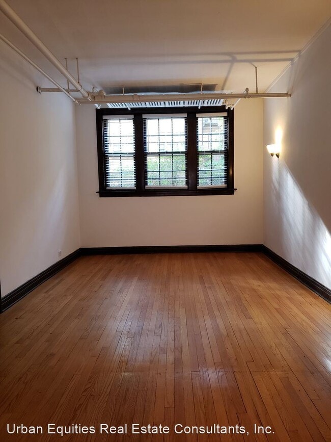 Building Photo - 1501 W Granville Ave